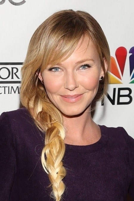 A picture of Kelli Giddish looking so young for her age. 